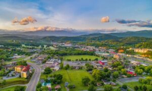Travelers experiencing Smoky Mountain Trips from Chattanooga with stunning mountain views, scenic drives, and unforgettable family vacation memories.