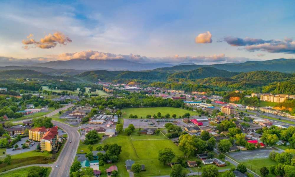 Travelers experiencing Smoky Mountain Trips from Chattanooga with stunning mountain views, scenic drives, and unforgettable family vacation memories.