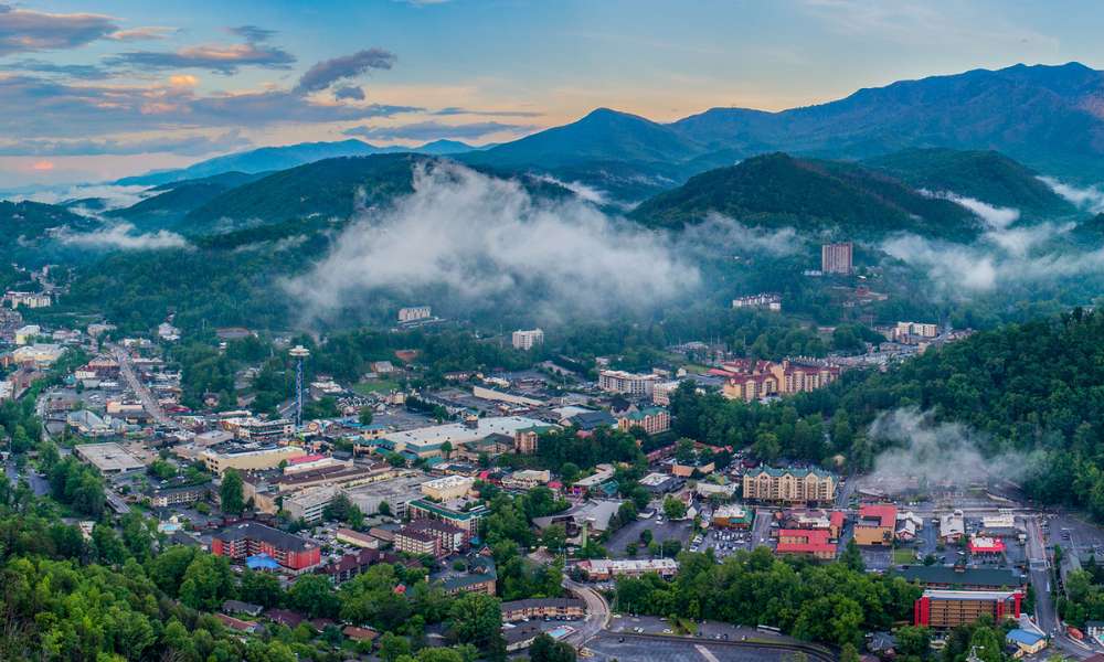 Beautiful Great Smoky Mountains landscape showcasing why Smoky Mountain Trips from Chattanooga remain a favorite getaway for families and travelers.